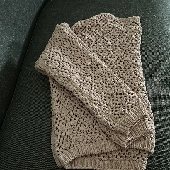 i am selling a over sweater -Never Worn- - Picture 5 of 5